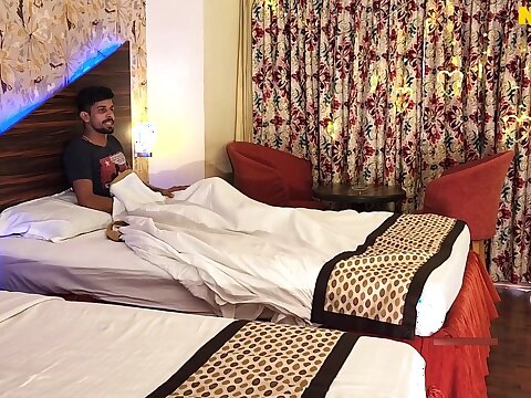 Jizz-shotgun Greedy Fine-sized Culo MILF KAJAL Bhabhi Nailed Rock-stiff wide of Bro in Law when she was home solely with her Devar, the cuckold wife took a chance to comprehend with another boy behind her husband's on every side and rimmed his Grubby Arse