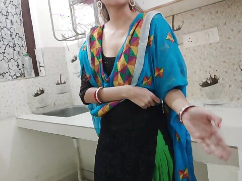 Ghar pe rakhi soiree main bulaye aapne pals dekh kar intimidate hui aapne ex beau ko spouse nahi tha ghar pe dekh kar purane din yaad aaye kitchen main akela dekh gaand mari lund pe chupe marwaye